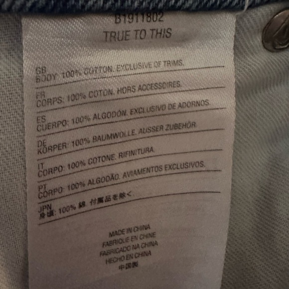 Volcom brand high rise distressed denim skirt size medium - Picture 3 of 4